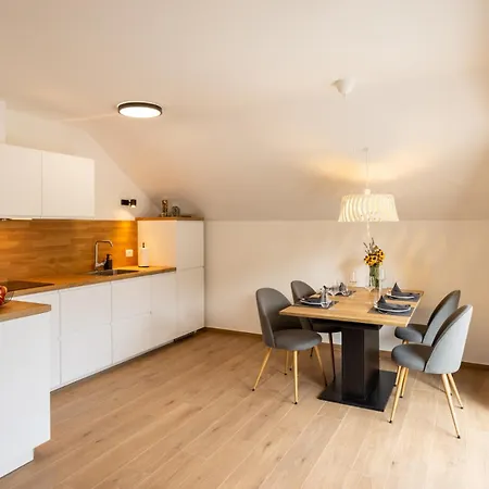 Апартаменти Apartmaji Klavdija Любляна